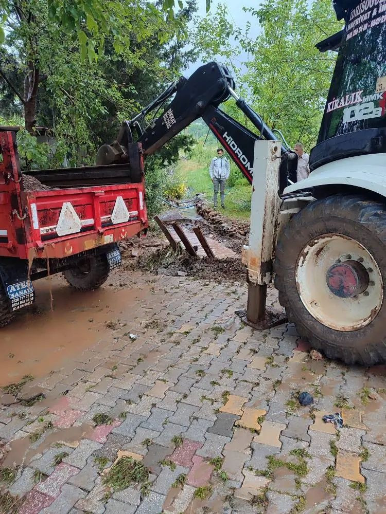 Sarı kod sonrası kabus: Hatay ve Osmaniye'yi sağanak vurdu, evler sular altında kaldı! İşte kare kare yıkım, saniye saniye can pazarı! - Fotoğraf: 19
