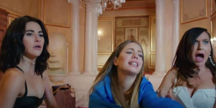 Yasak Elma Dizisinin Kadınları Birlikte Tatile Çıktı! Eda Ece, Nesrin Cavadzade, Şevval Sam Pozları Olay Oldu