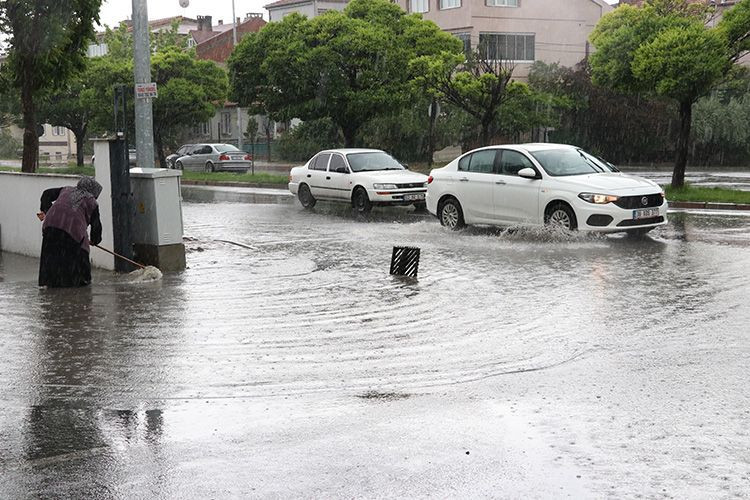 Meteoroloji tek tek açıkladı: Yarın 52 ilde sağanak bekleniyor (15 Mayıs 2026 hava durumu) - Fotoğraf: 12