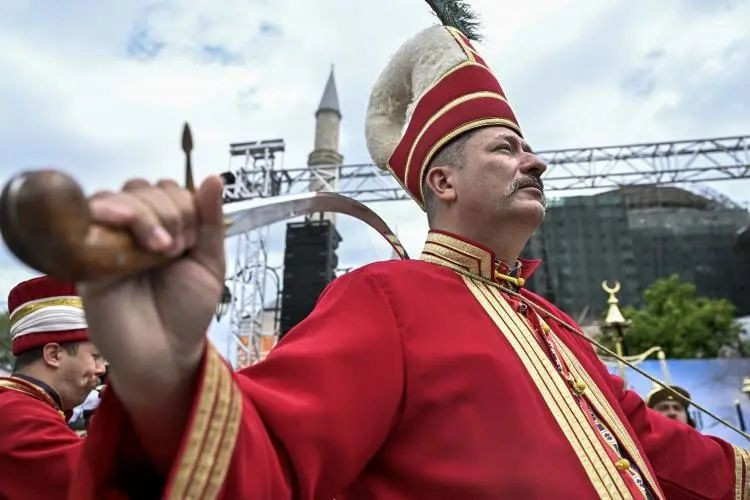 Mehteran çaldı, İstanbul inledi: Fethin 573. yılında çifte bayram coşkusu! Erdoğan Cuma namazını Ayasofya'da kıldı... - Fotoğraf: 13