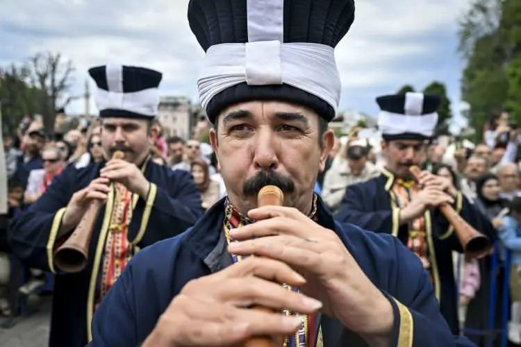 Mehteran çaldı, İstanbul inledi: Fethin 573. yılında çifte bayram coşkusu! Erdoğan Cuma namazını Ayasofya'da kıldı... - Fotoğraf: 3