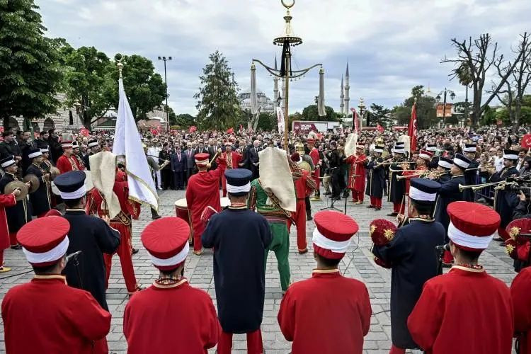 Mehteran çaldı, İstanbul inledi: Fethin 573. yılında çifte bayram coşkusu! Erdoğan Cuma namazını Ayasofya'da kıldı... - Fotoğraf: 8