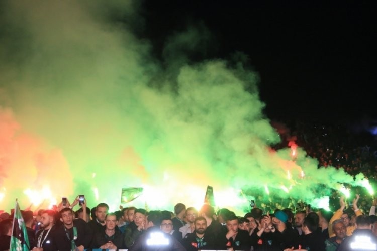 Kocaeli'ne uyumak yok: Süper Lig coşkusu kentin her yerini sardı - Resim : 4