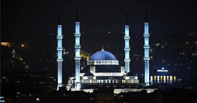 90 bin camide eş zamanlı dua: Kuraklık, afetler ve şehitler için...