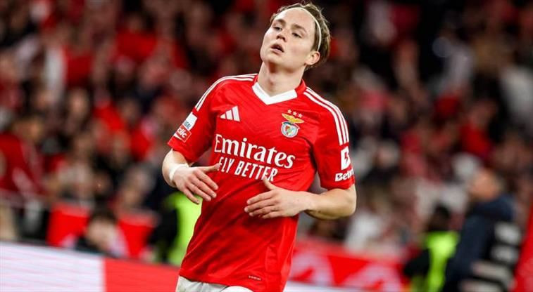 Jose Mourinho'dan Fenerbahçe'ye tarihi bir darbe daha! Genç yıldızını Galatasaray'a yolluyor: Bu transfer çok konuşulur - Fotoğraf: 9