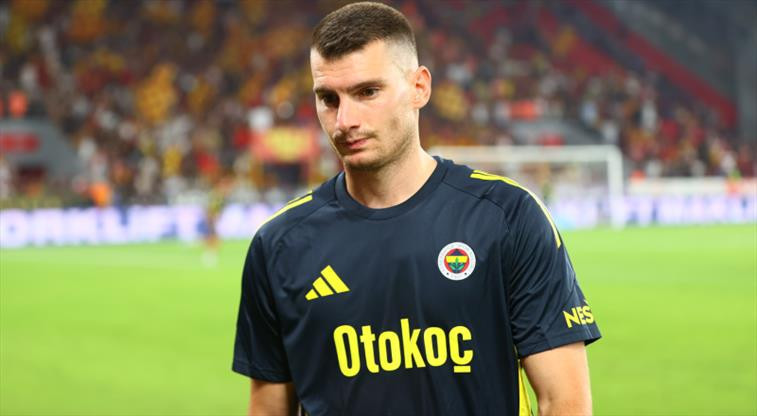 Fenerbahçe'de yaprak dökümü: Gece yarısı bir ayrılık daha!