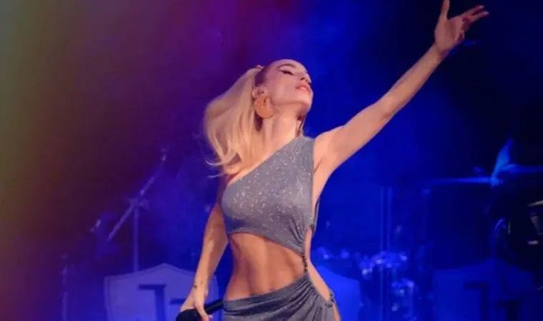 Gülşen'i hiç böyle görmediniz... Peş peşe operasyonlar sonrası sahne tarzındaki değişim dikkat çekti! Tesadüf mü yoksa mesaj mı? - Fotoğraf: 6