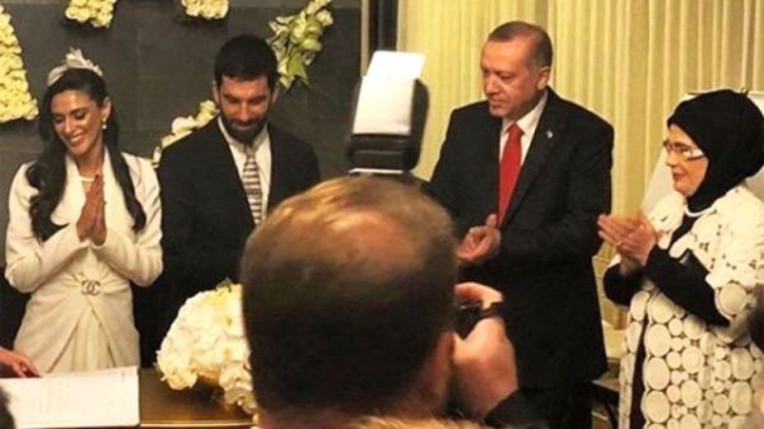 arda-turan-ile-aslihan-dogan-in-dugun-detaylari-10650892_1635_m