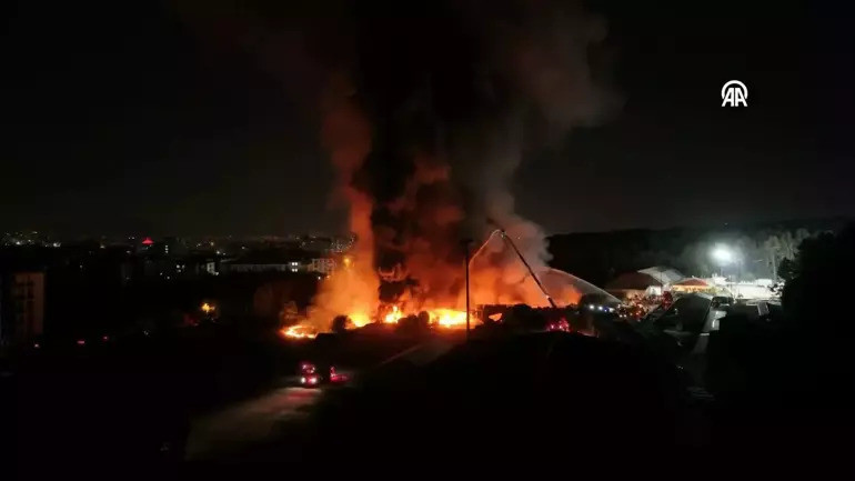 Çekmeköy'de yangın paniği: Ormana yakın fabrika ateş topuna döndü! - Resim : 2