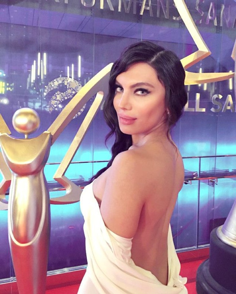 turk-sarkici-nil-anka-dan-bilzerian-in-yanina-10730819_1731_m