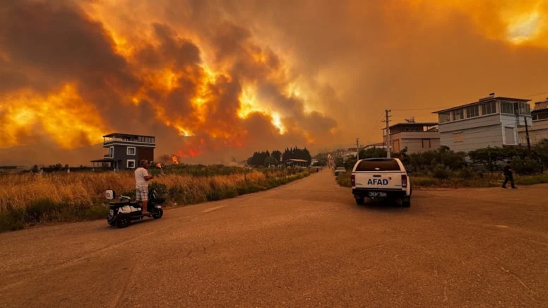 Komandolar alarma geçti: 50 bin fazla kişi tahliye edildi! - Resim : 2