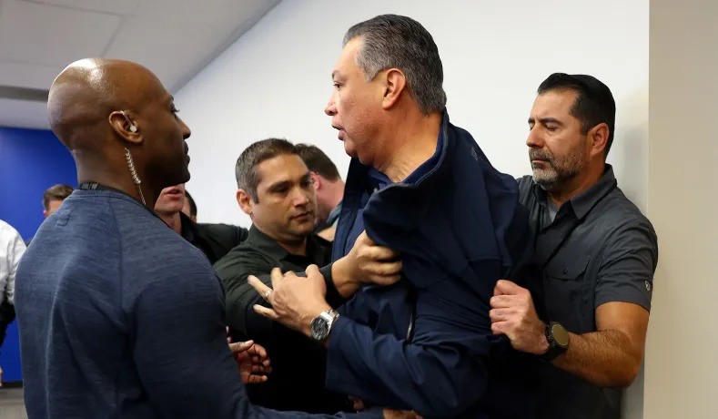 ABD bu skandalla çalkalanıyor! FBI senatörü yere çarpıp gözaltına aldı - Resim : 3