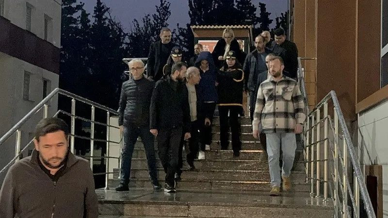 Güllü’nün ölümünde kan donduran plan: Tuğyan annesine alkol içirip, kameraları kapattı, dizinden sarılıp itti, "Koş" dedi... - Fotoğraf: 11