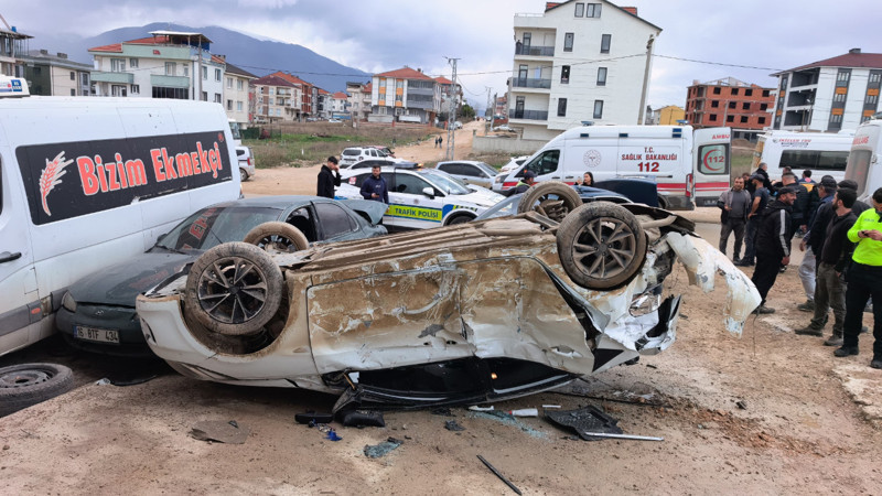 Bursa'de ehliyetsiz öğrenci dehşet saçtı: 4 kişinin durumu kritik