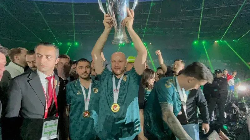 Kocaelispor kupasına kavuştu! Şampiyonluk doyasıya kutlandı - Resim : 2