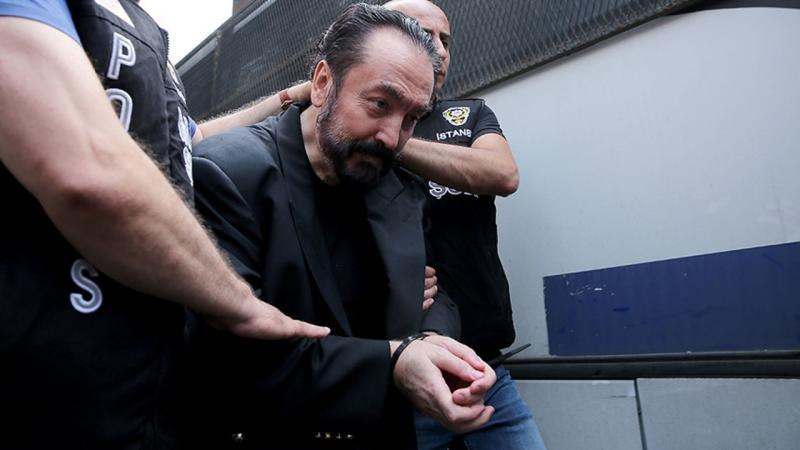 Adnan Oktar'ın trollerine operasyon! 450 sosyal medya hesabı engellendi