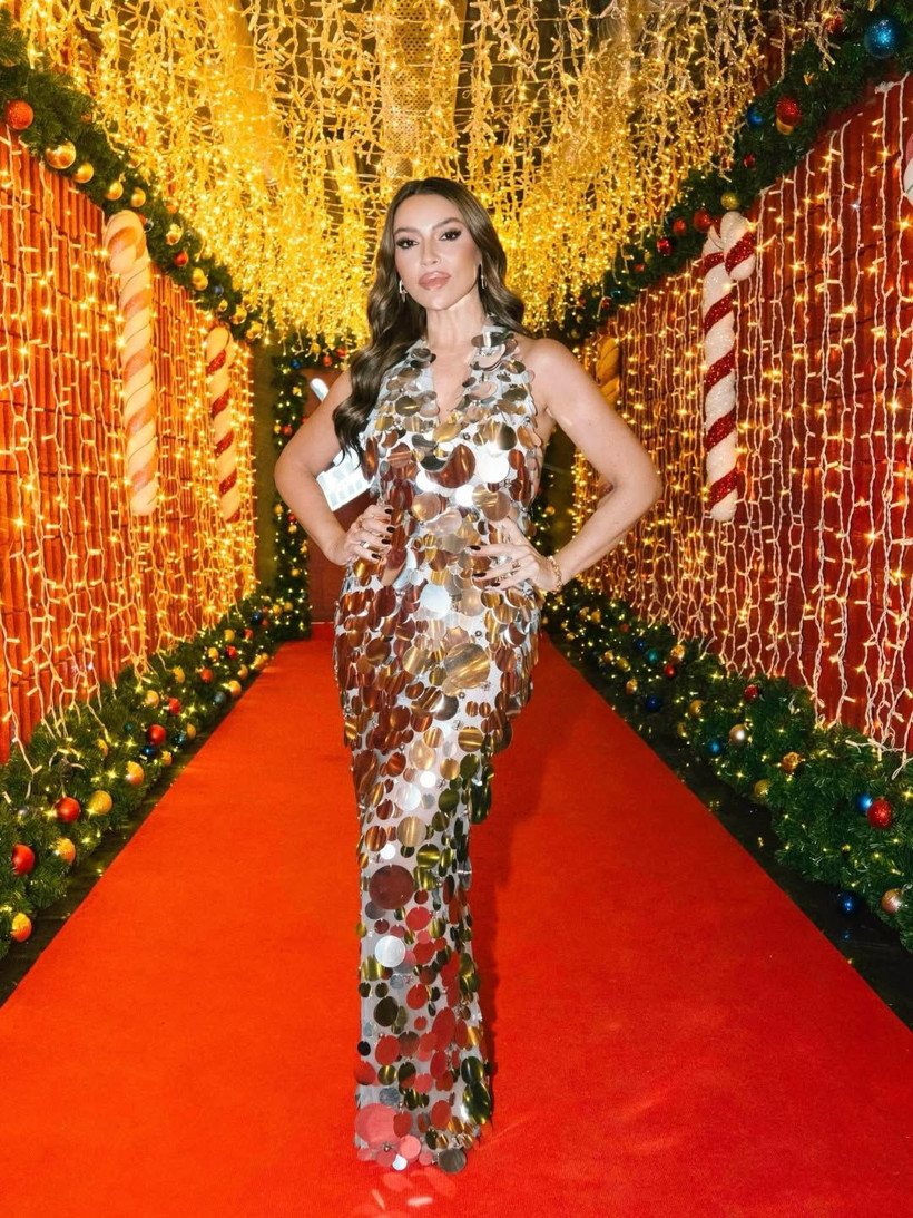Ünlülerin 2026 yılbaşı kombinleri: Işıltılı kıyafetleriyle sosyal medyayı salladılar - Fotoğraf: 3