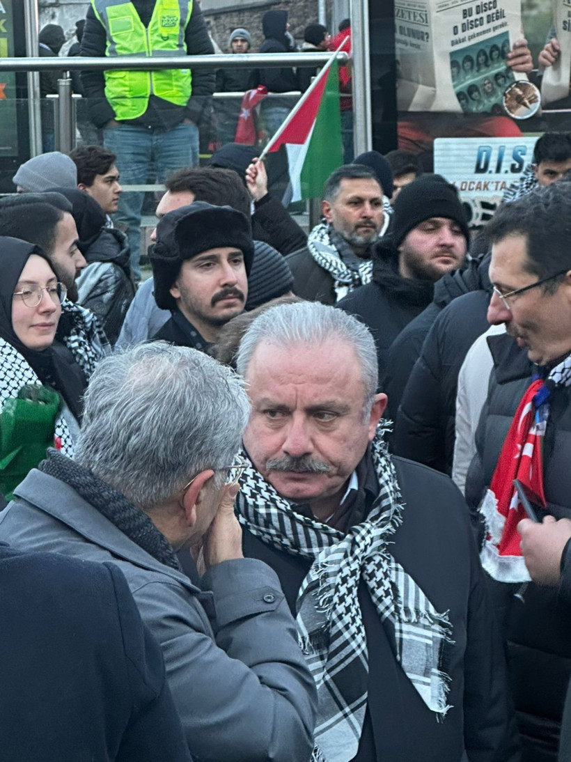 Gazze'nin çığlığı Galata'dan yükseliyor! Binlerce kişi yılın ilk günü İsrail zulmüne 'dur' diyor! Bakanlar da Galata'da... - Fotoğraf: 4