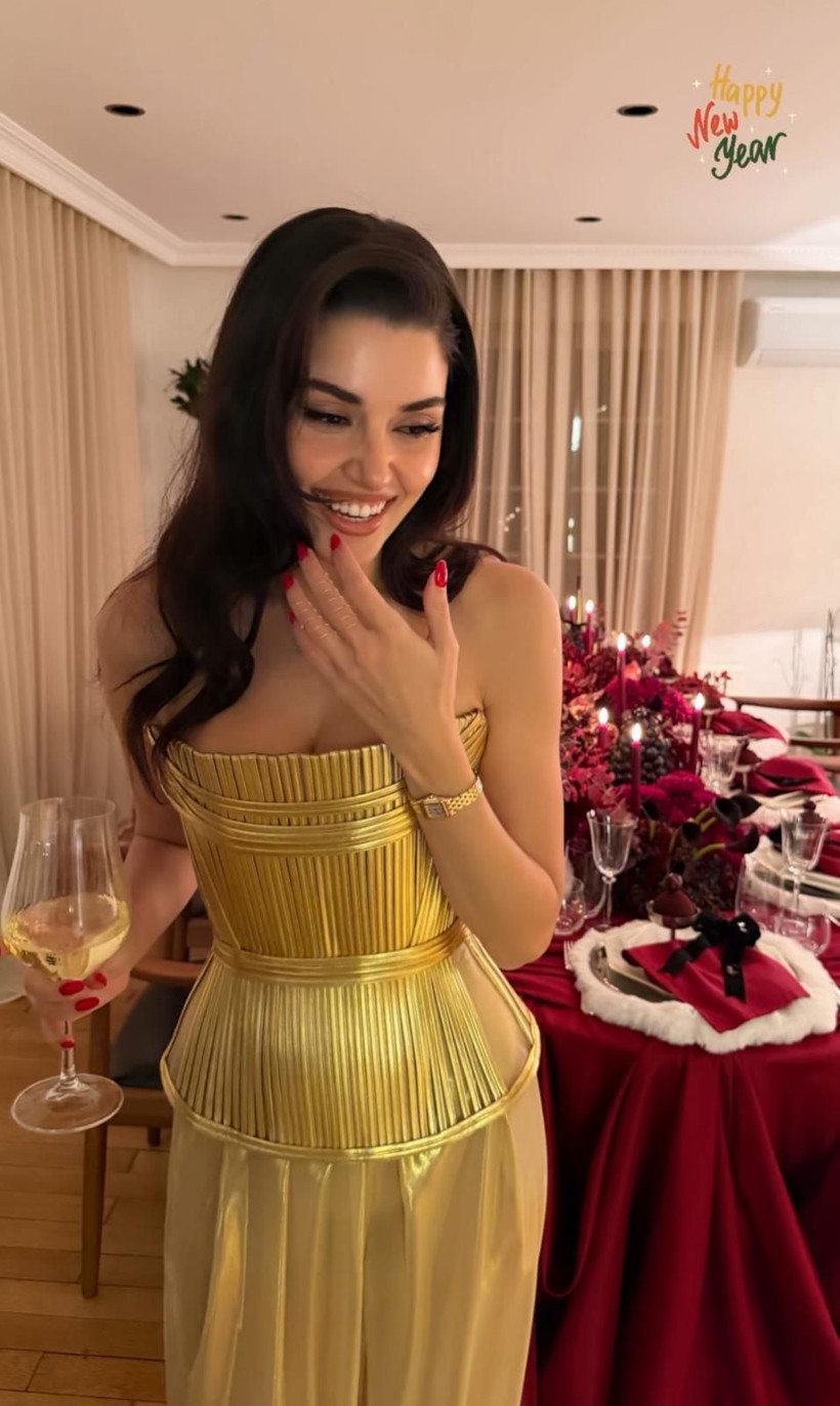 Ünlülerin 2026 yılbaşı kombinleri: Işıltılı kıyafetleriyle sosyal medyayı salladılar - Fotoğraf: 2