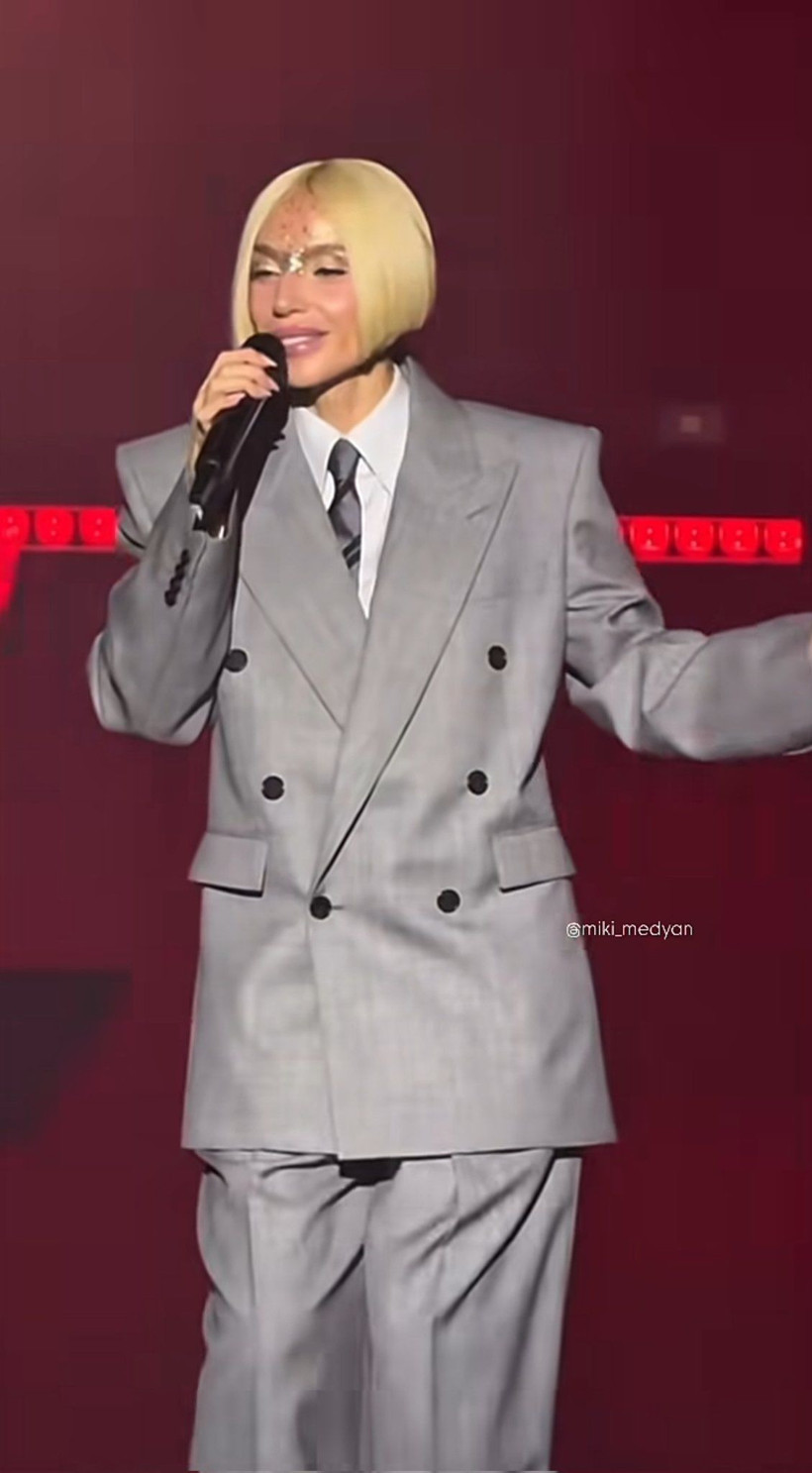 Gülşen'i hiç böyle görmediniz... Peş peşe operasyonlar sonrası sahne tarzındaki değişim dikkat çekti! Tesadüf mü yoksa mesaj mı? - Fotoğraf: 4