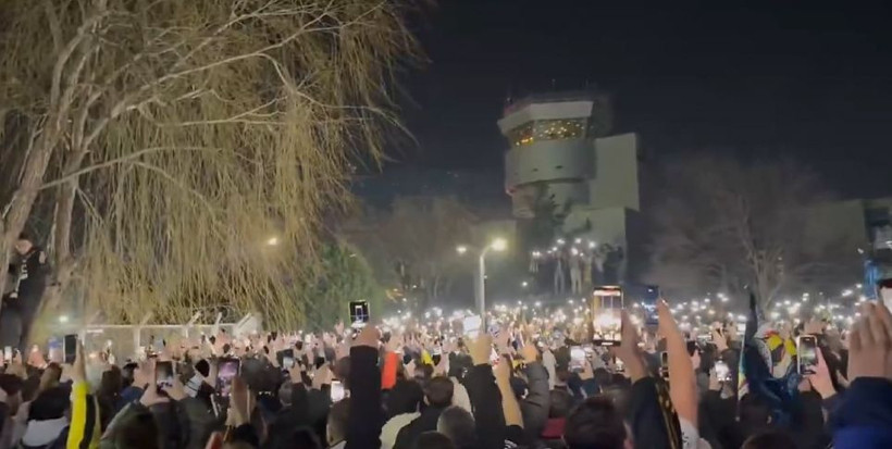 İstanbul'a gelen Kante'yi yüzlerce taraftar karşıladı - Fotoğraf: 11