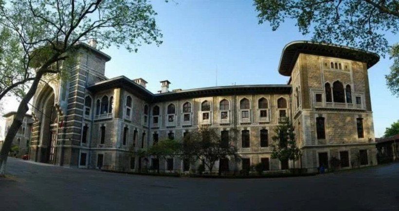 Türkiye'nin en köklü lisesi İstanbul Erkek Lisesi'nde taciz skandalı! Okul müdürü açığa alındı - Fotoğraf: 3