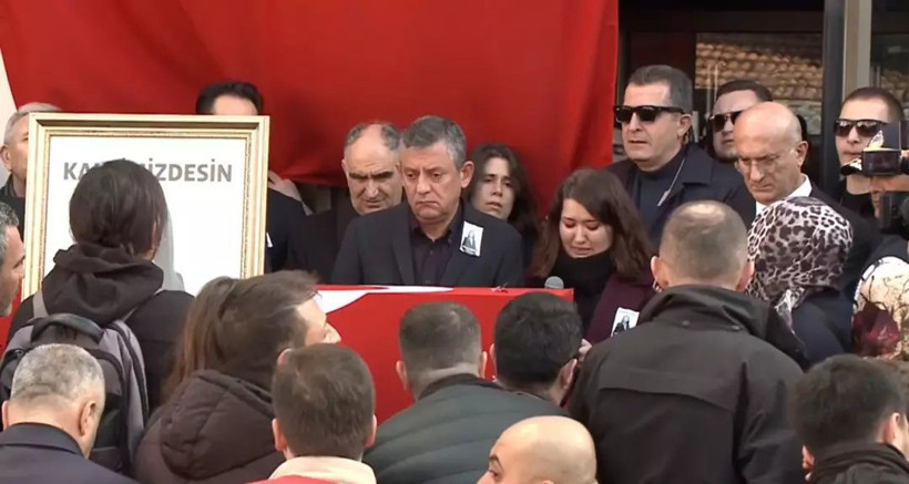 Manisa’da büyük hüzün: Gülşah Durbay son yolculuğuna uğurlandı, Özgür Özel gözyaşlarına boğuldu - Fotoğraf: 4