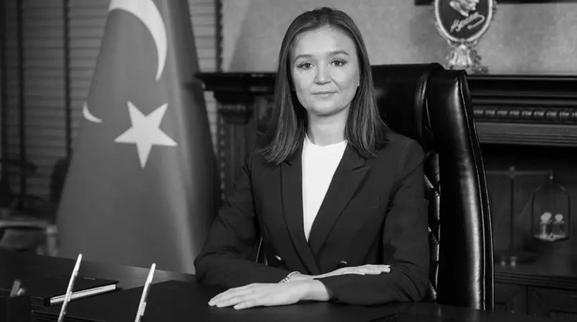 Manisa’da büyük hüzün: Gülşah Durbay son yolculuğuna uğurlandı, Özgür Özel gözyaşlarına boğuldu - Fotoğraf: 1