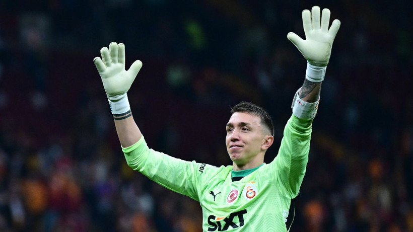 Fenerbahçe'nin Eyüpspor maçı 11'i belli oldu! Kerem Aktürkoğlu gol sayısında Fernando Muslera'yı geçebilecek mi? Tedesco son kez şans verecek - Fotoğraf: 7