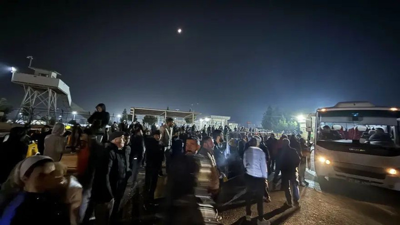 11’inci Yargı Paketi yürürlüğe girdi: 40 binden fazla mahkum serbest bırakıldı... Cezaevleri önünde meşaleli sevinç - Fotoğraf: 11