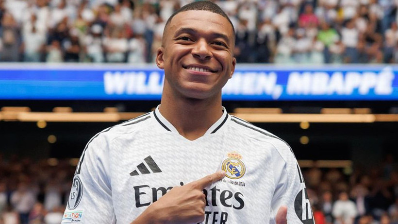 2025 yılının en çok kazanan futbolcuları açıklandı! Cristiano Ronaldo, Lionel Messi'yi yine ikiye katladı: Dudak uçuklatacak çılgın gelir! Tam 280 milyon dolar - Fotoğraf: 8