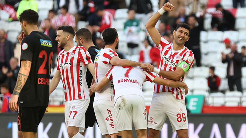 Yapay zeka Süper Lig'in şampiyonunu ve küme düşecek 3 takımı açıkladı! Ligde yarış tamamen bitti - Fotoğraf: 9