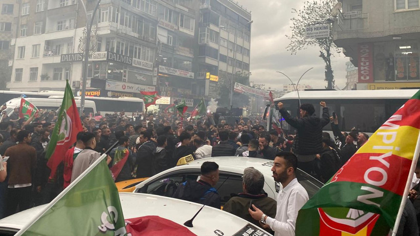 Amedspor Süper Lig'e çıktı, Diyarbakır halkı kutlama için sokaklara indi - Fotoğraf: 7