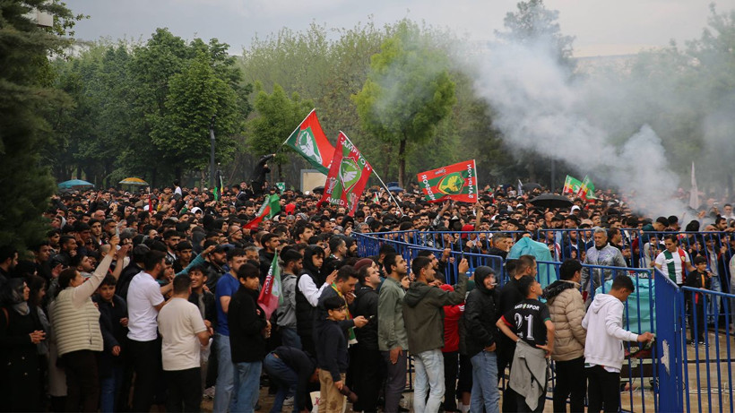 Amedspor Süper Lig'e çıktı, Diyarbakır halkı kutlama için sokaklara indi - Fotoğraf: 4
