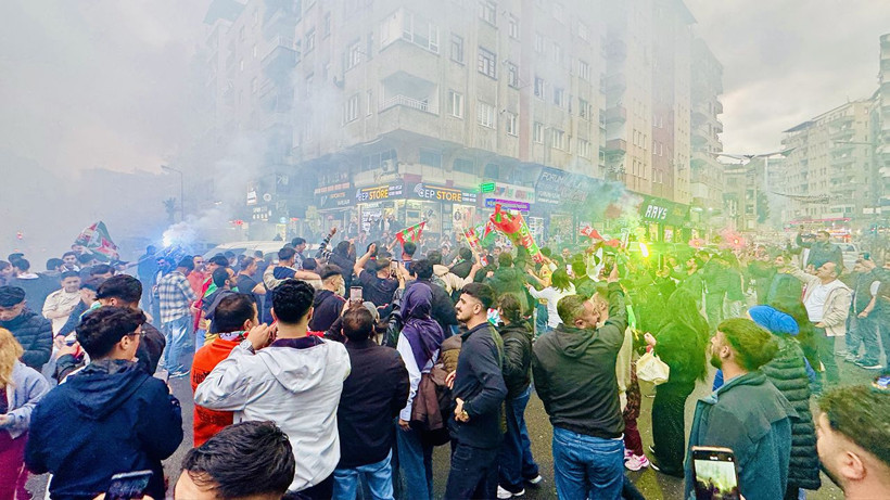 Amedspor Süper Lig'e çıktı, Diyarbakır halkı kutlama için sokaklara indi - Fotoğraf: 10