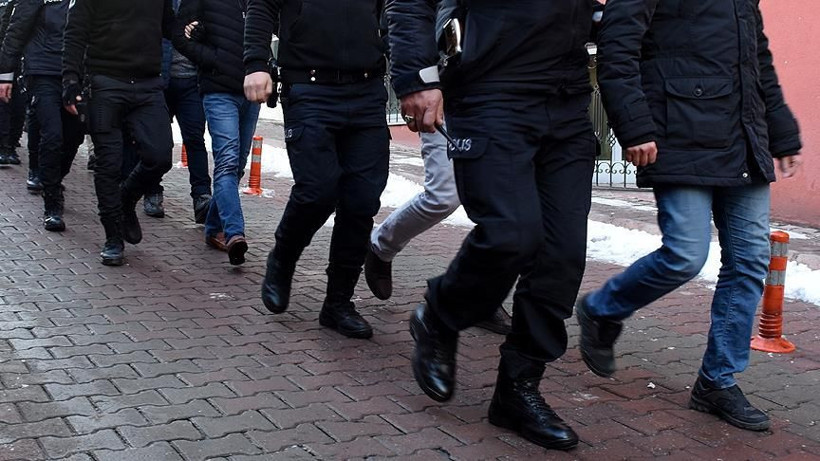 SON DAKİKA | CHP'li Silifke Belediyesi'ne şafak vakti Jandarma operasyonu! Belediye Başkanı Mustafa Turgut da gözaltında... - Fotoğraf: 3