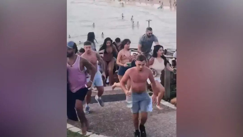 Sidney Bondi plajında silahlı saldırı! Avustralya paniğe sürüklendi... 2 gözaltı, başbakandan acil uyarı! Dehşet anları kamerada... - Fotoğraf: 6