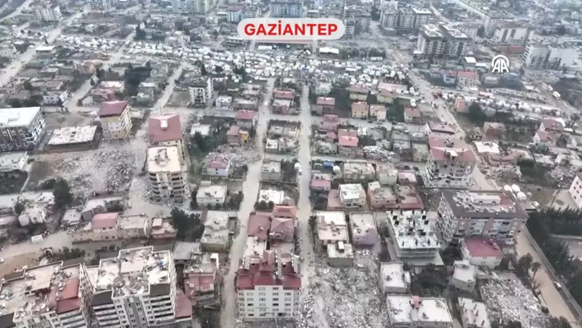 Asrın felaketinde izler asrın inşasıyla siliniyor! Şehirler yeniden ayağa kalkıyor! İşte deprem bölgesinin öncesi ve sonrası... - Fotoğraf: 20