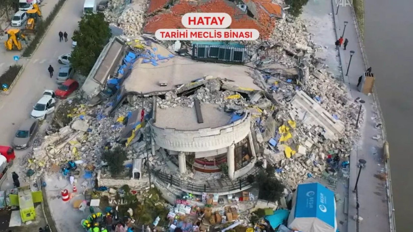 Asrın felaketinde izler asrın inşasıyla siliniyor! Şehirler yeniden ayağa kalkıyor! İşte deprem bölgesinin öncesi ve sonrası... - Fotoğraf: 7