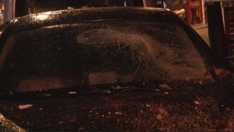 İstanbul'da şiddetli fırtına ve gök gürültülü sağanak yağış kabusu: 1 kişi devrilen ağacın altında kaldı, yollar çöktü, evleri su bastı - Fotoğraf: 10