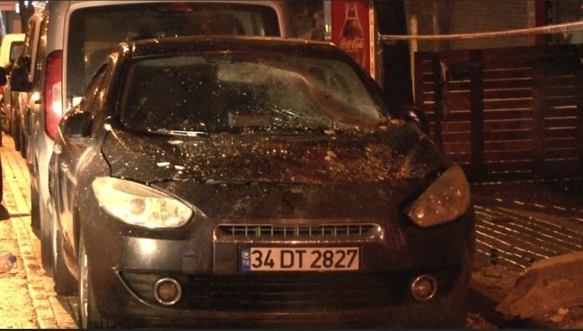 İstanbul'da şiddetli fırtına ve gök gürültülü sağanak yağış kabusu: 1 kişi devrilen ağacın altında kaldı, yollar çöktü, evleri su bastı - Fotoğraf: 9