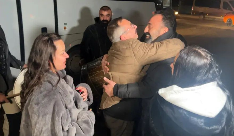 11’inci Yargı Paketi yürürlüğe girdi: 40 binden fazla mahkum serbest bırakıldı... Cezaevleri önünde meşaleli sevinç - Fotoğraf: 10