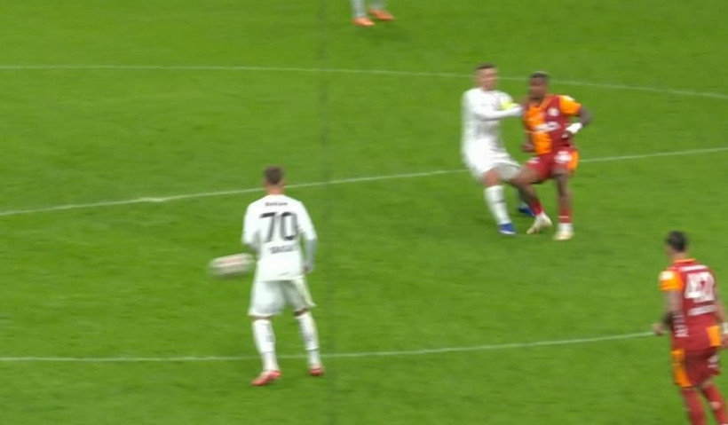 "Barış Alper Yılmaz ve Mario Lemina'ya net kırmızı kartı veremedi!" Eski hakemler Trio programında hatalı kararları tek tek açıkladı - Fotoğraf: 12