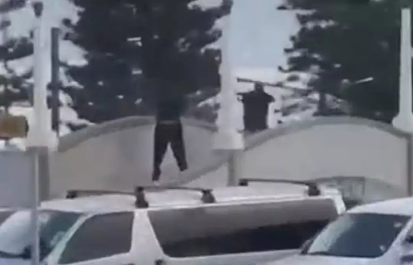 Sidney Bondi plajında silahlı saldırı! Avustralya paniğe sürüklendi... 2 gözaltı, başbakandan acil uyarı! Dehşet anları kamerada... - Fotoğraf: 5