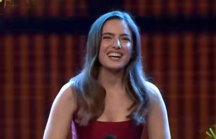 Taşacak Bu Deniz’in Eleni’si Ava Yaman, O Ses Türkiye Yılbaşı’na damga vurdu! Performansı adeta büyüledi... - Fotoğraf: 3