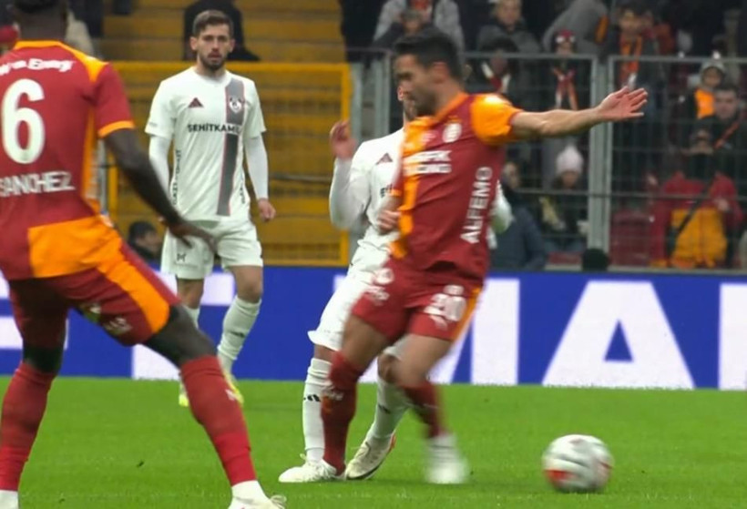 "Barış Alper Yılmaz ve Mario Lemina'ya net kırmızı kartı veremedi!" Eski hakemler Trio programında hatalı kararları tek tek açıkladı - Fotoğraf: 2