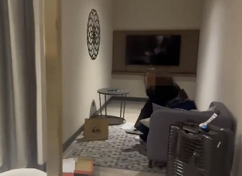 Otel odasında şok baskın: CHP'li Başkan Özkan Yalım ikinci telefonunu sevgilisinin iç çamaşırına sakladı! Görüntüler geldi... - Fotoğraf: 2