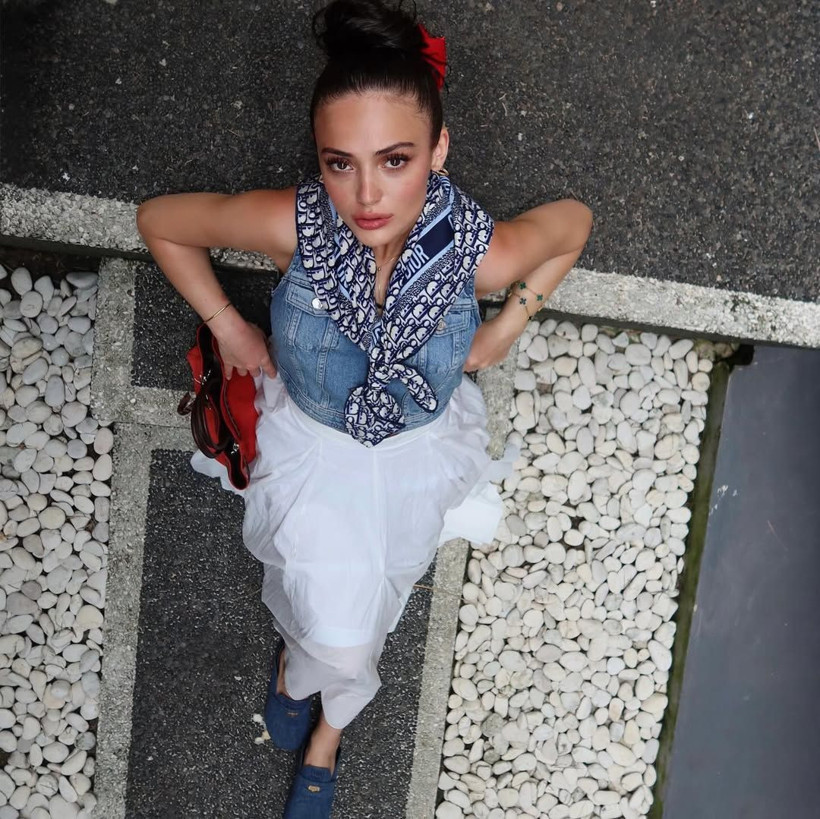 Aşk iddialarını üstü kapalı şekilde doğrulayan Rabia Soytürk soluğu Hakan Sabancı'nın yalısında aldı! VIP araç detayı dikkat çekti - Fotoğraf: 3