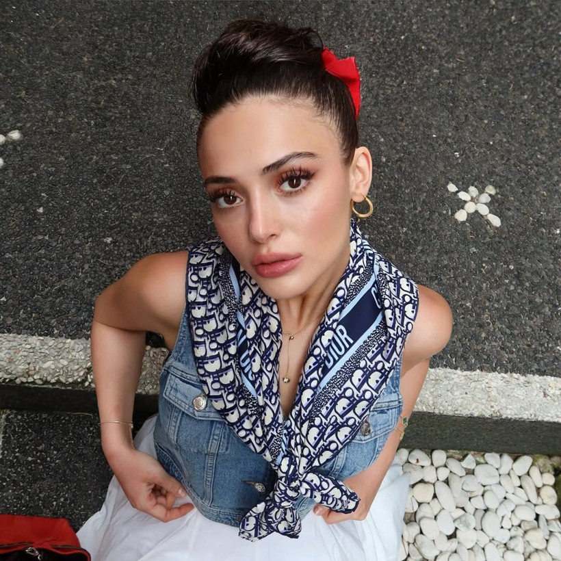 Aşk iddialarını üstü kapalı şekilde doğrulayan Rabia Soytürk soluğu Hakan Sabancı'nın yalısında aldı! VIP araç detayı dikkat çekti - Fotoğraf: 4