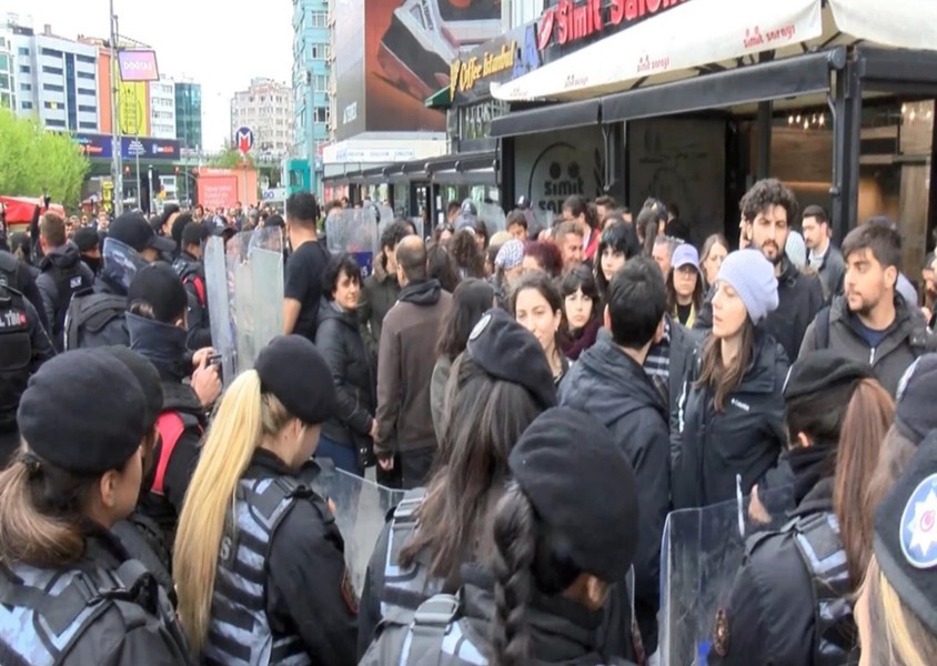 İstanbul'da 1 Mayıs gerginliği! Yasağa rağmen Taksim'e yürümek isteyenlere polis müdahale etti